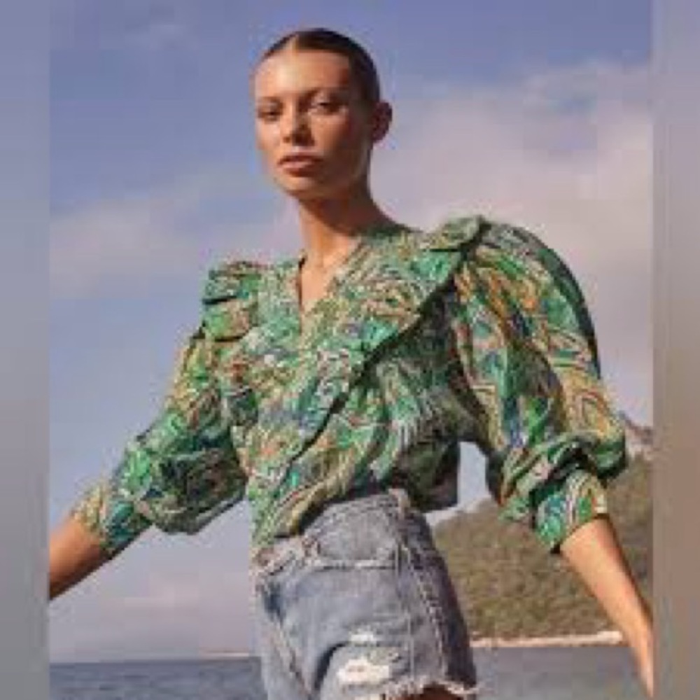 Chufy  Green and Blue Flutter Sleeve Graphic Blouse Size small